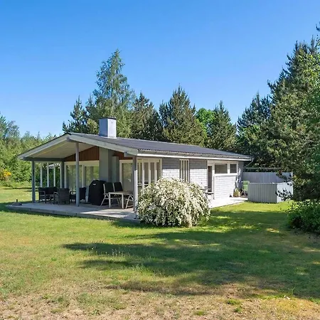 Well-designed House In Scenic Surroundings Hébergement de vacances *