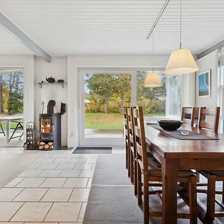 Well-designed House In Scenic Surroundings Hébergement de vacances Martofte