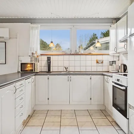 Well-designed House In Scenic Surroundings Hébergement de vacances Martofte